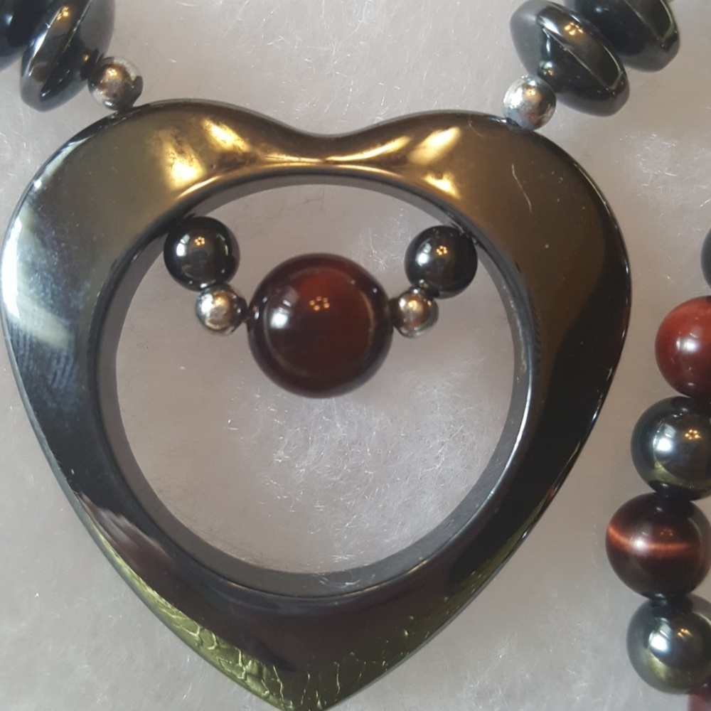 Necklace, earrings and bracelet